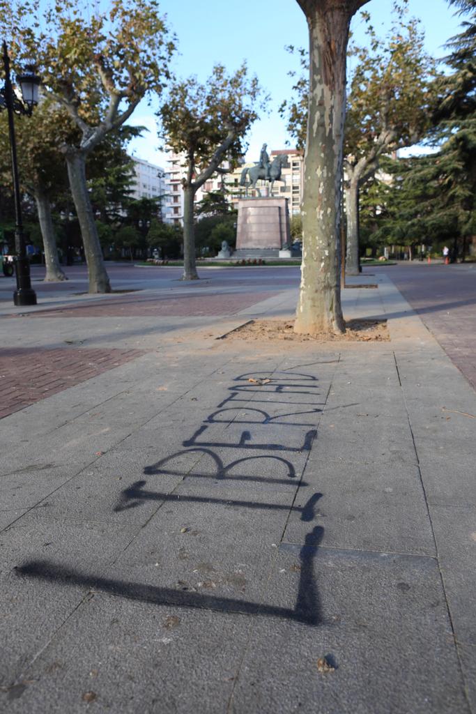 Fotos: El centro de Logroño despiera incrédulo tras la noche de destrozos y saqueos