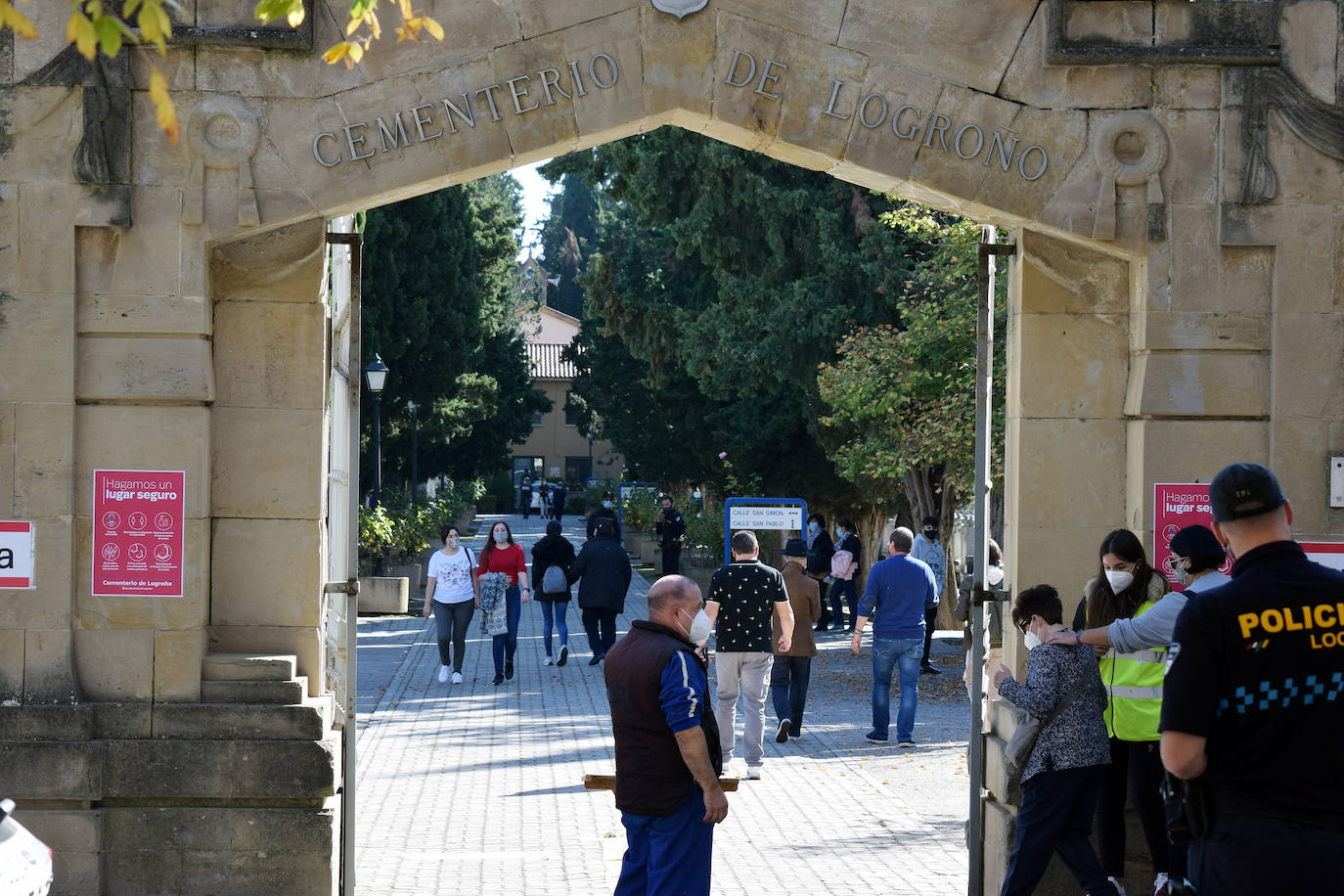 La ausencia de aglomeraciones ha sido la nota más destacada en el camposanto de la capital riojana