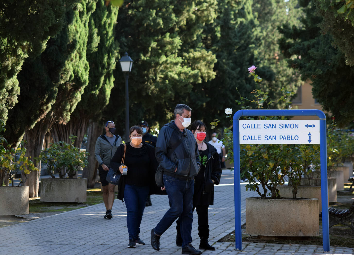 La ausencia de aglomeraciones ha sido la nota más destacada en el camposanto de la capital riojana