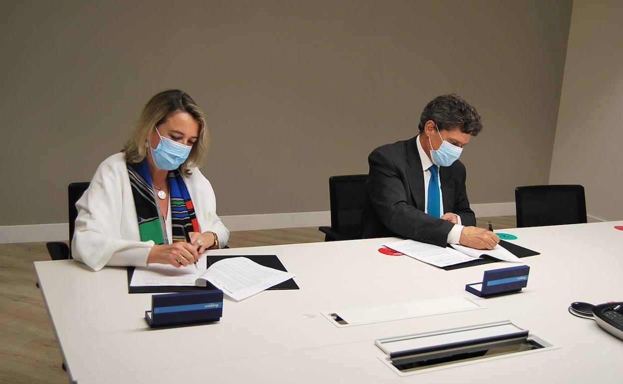 Firma del convenio entre el Gobierno de La Rioja y Sareb.