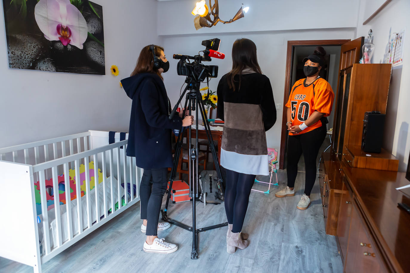 El juzgado ha concedido una semana más de plazo para que Diana Carolina, sus hijos de 5 años y 7 meses, y su pareja abandonen la vivienda en la que residen