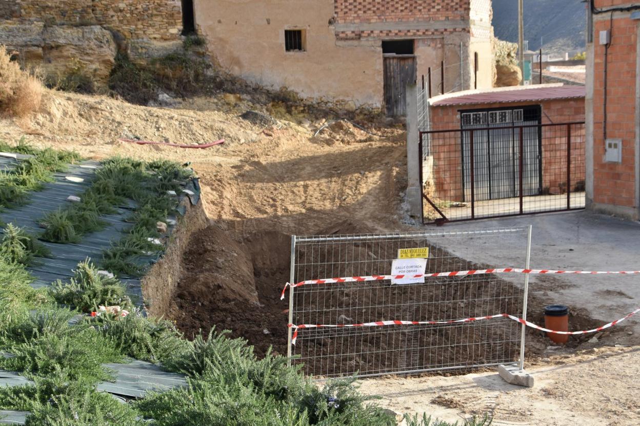 Obras en la calle Camino de las Eras de Cervera. 
