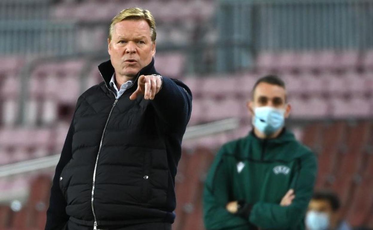 Ronald Koeman, durante el partido ante el Dinamo de Kiev. 