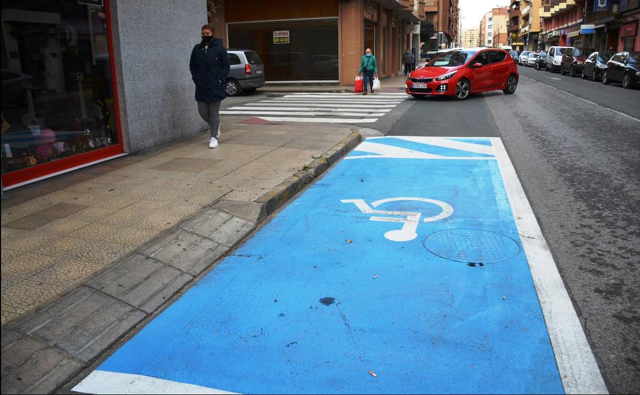 Nueva plaza de aparcamiento, en la calle Bebricio de Calahorra.