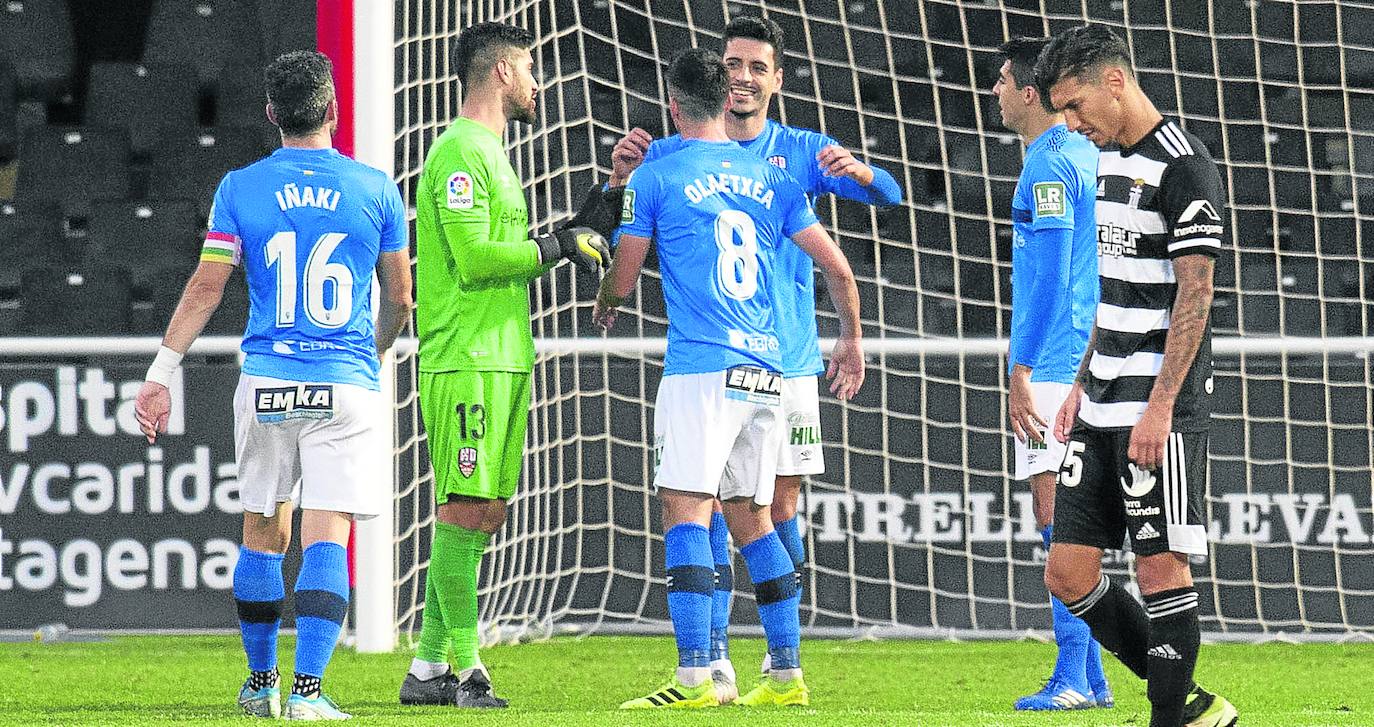 Cartagena-UD Logroñés: La cabeza se impone en Cartagena