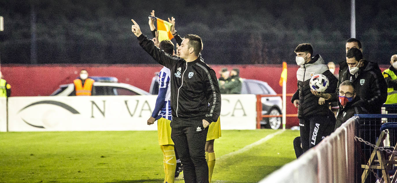 Los riojabajeños se sitúan líderes tras ganar al bloque navarro con un gol de Fran Sota