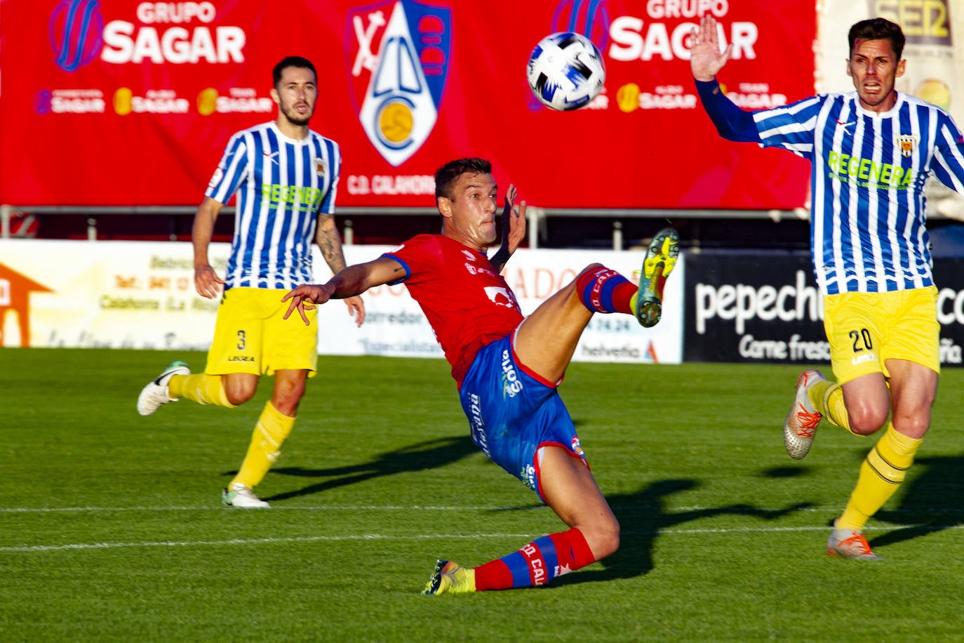 Los riojabajeños se sitúan líderes tras ganar al bloque navarro con un gol de Fran Sota