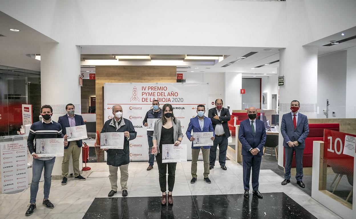 Foto de los agraciados con los galardones. 