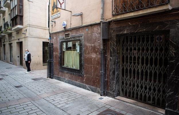 Aspecto que presenta la calle San Juan de Logroño tras decretarse el cierre de los establecimientos hosteleros. 