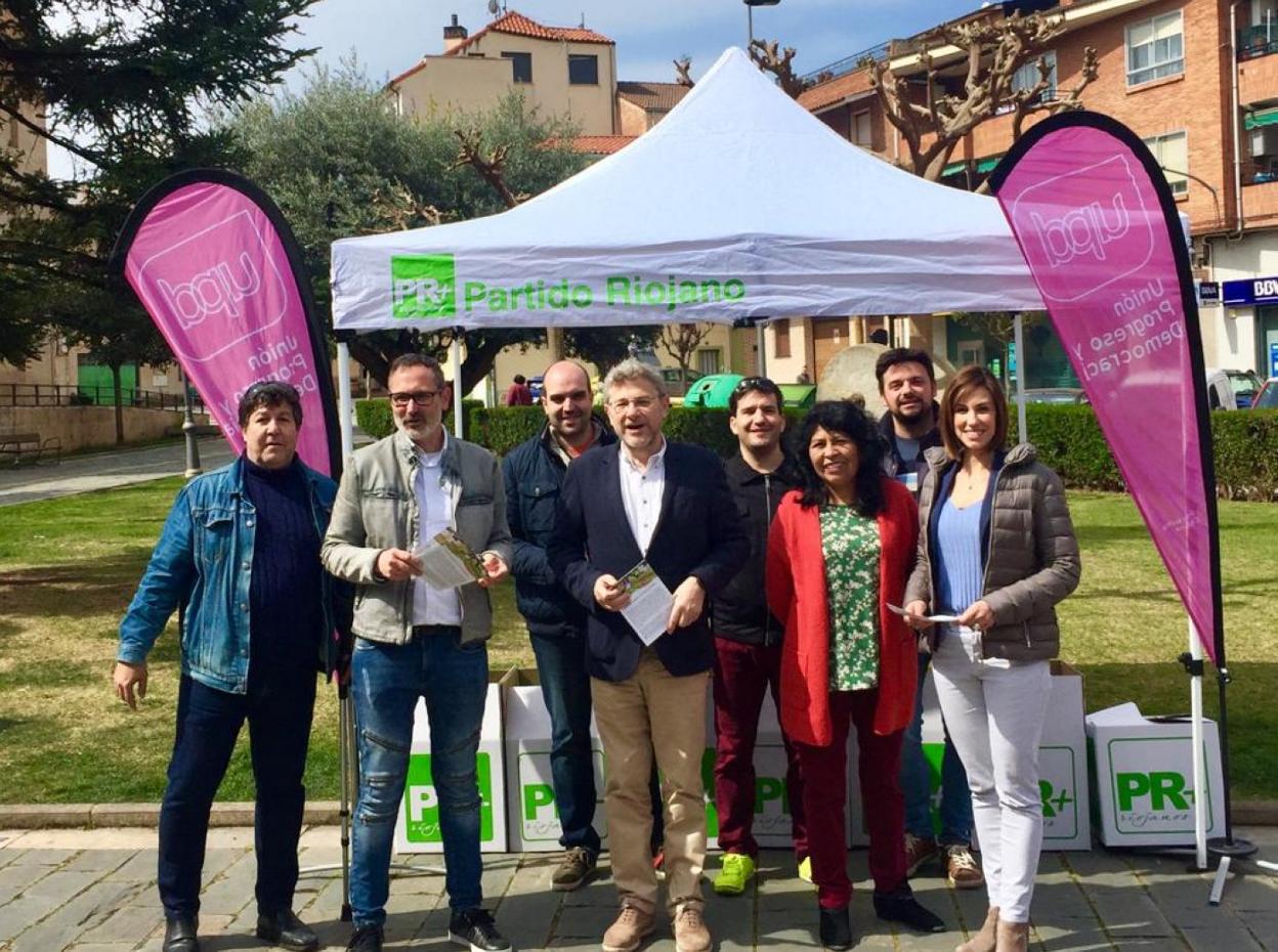 Sáez de Guinoa (UPyD), Antoñanzas (PR+), Revuelta (PR+), Cabrera (UPyD) y otros, en la campaña del 2019. 