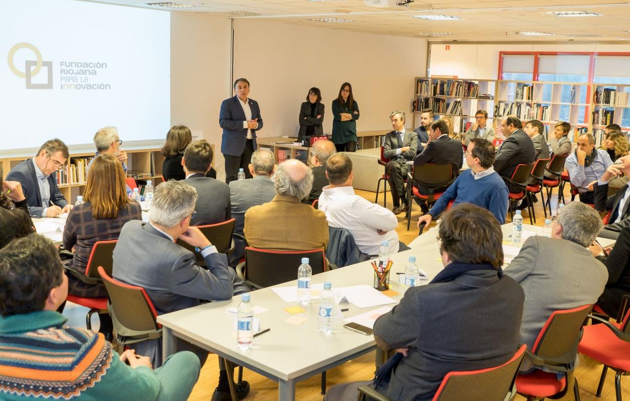 Reunión inicial con los patronos de la Fundación sobre el Proyecto Germina. 