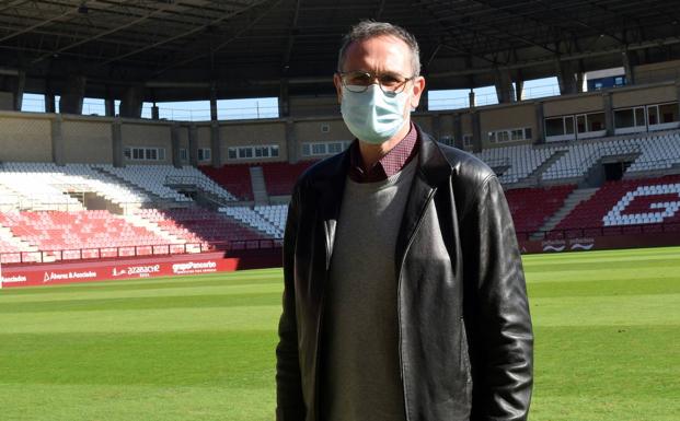 Rubén Antoñanzas en una visita a los vestuarios de Las Gaunas.