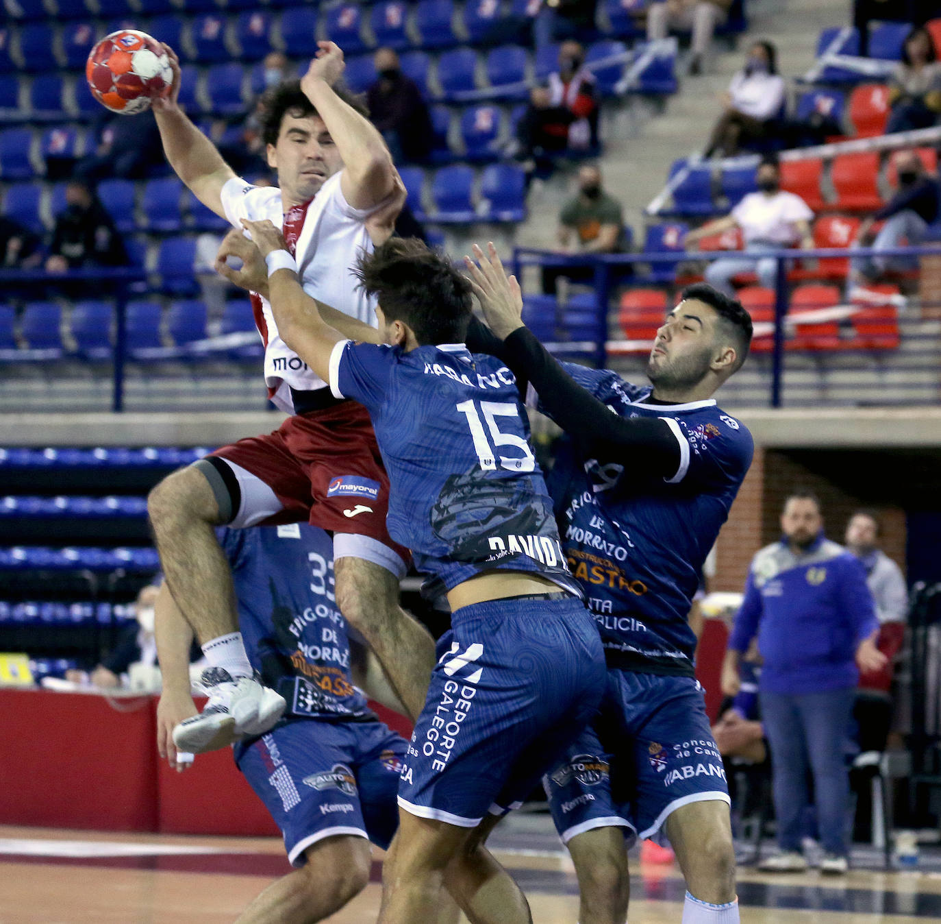 El equipo franjivino sufrió más de lo deseado para vencer al Cangas y sumar su cuarta victorias consecutiva