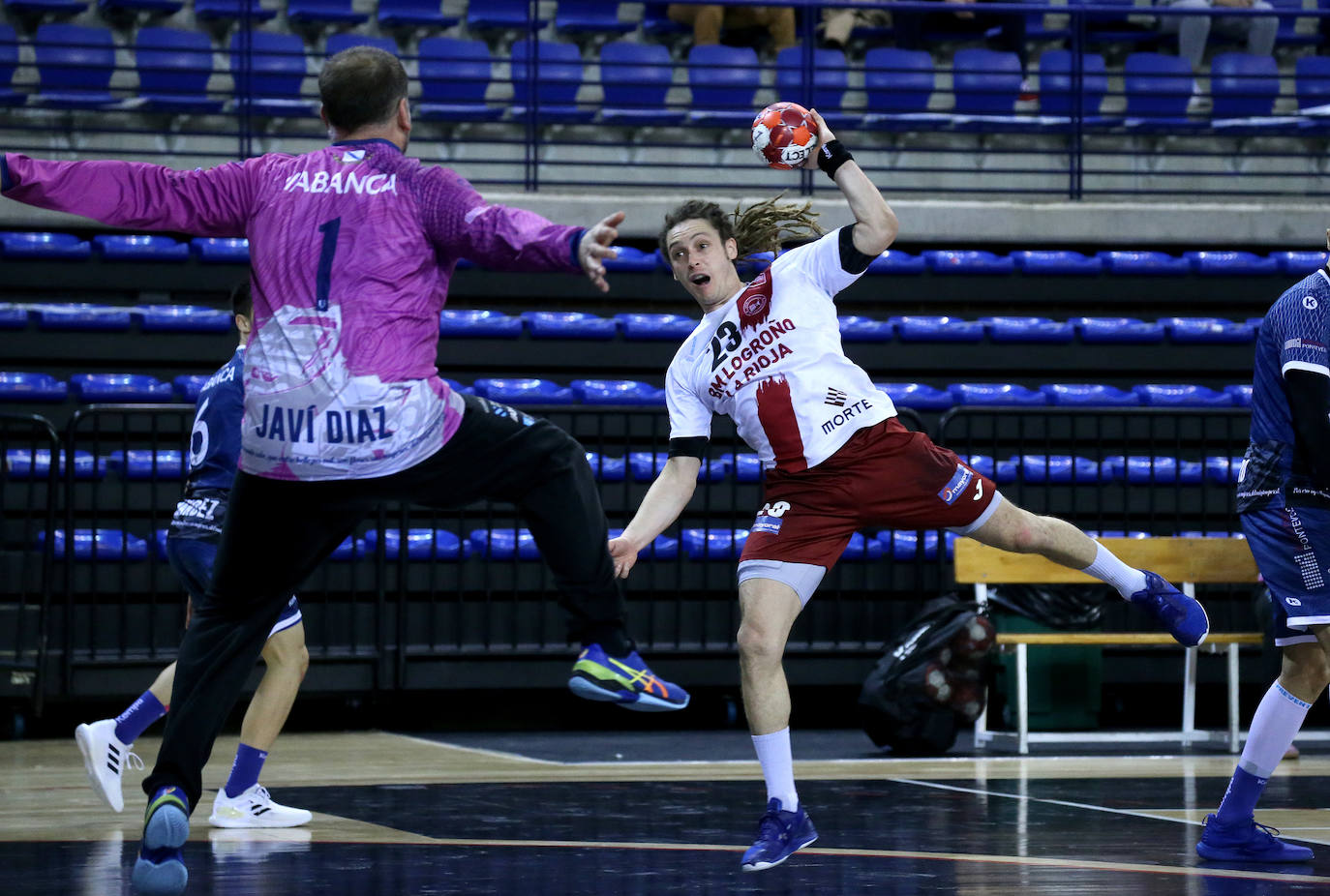 El equipo franjivino sufrió más de lo deseado para vencer al Cangas y sumar su cuarta victorias consecutiva