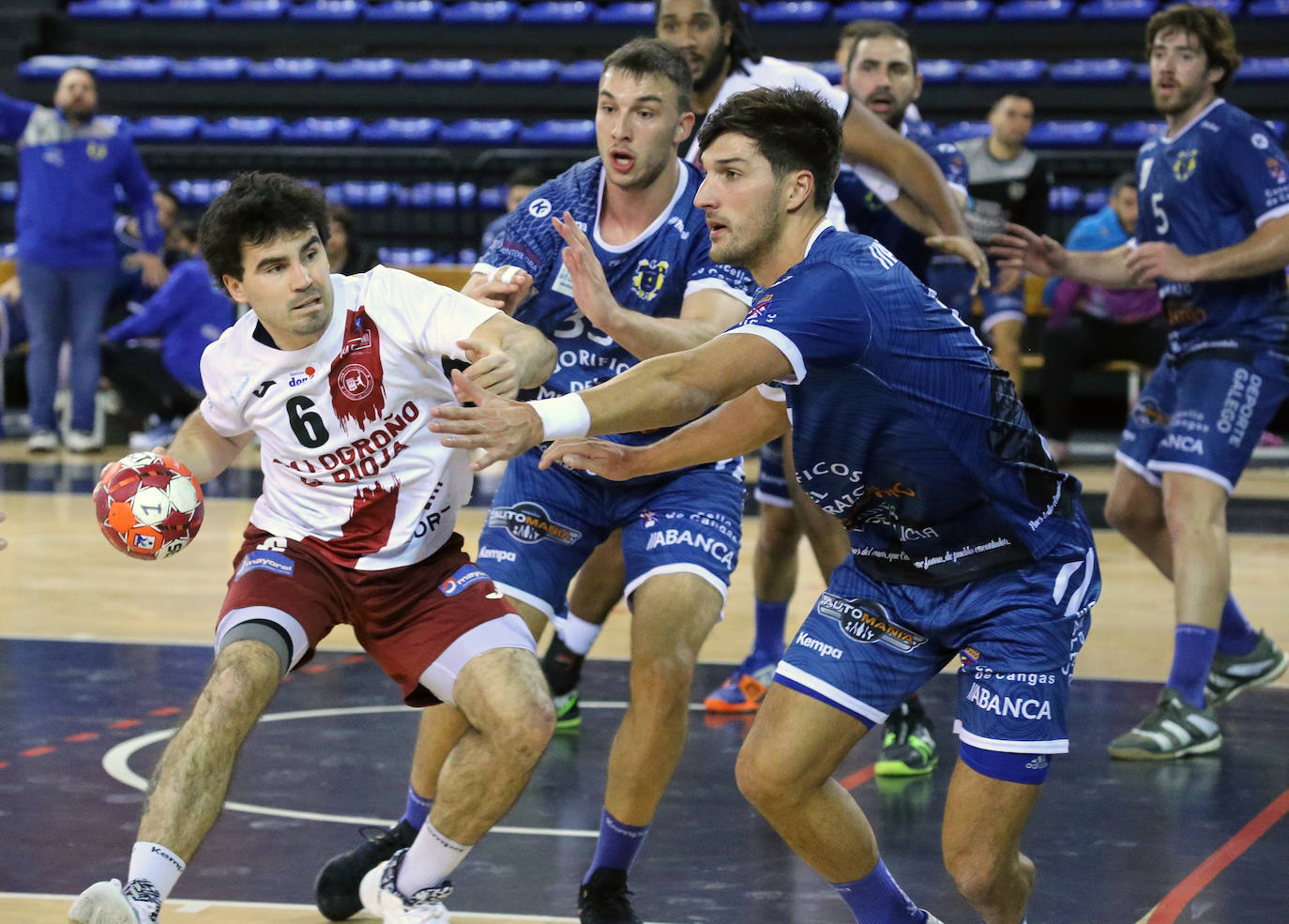 El equipo franjivino sufrió más de lo deseado para vencer al Cangas y sumar su cuarta victorias consecutiva