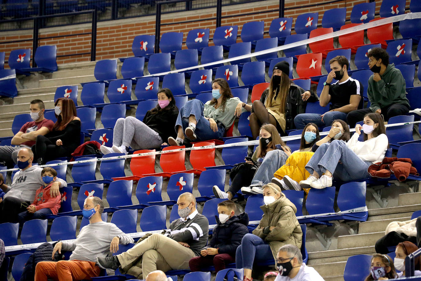 Las mejores imágenes del encuentro disputado en el Palacio de los Deportes de Logroño entre los hombres de Jenaro Díaz y el equipo asturiano.