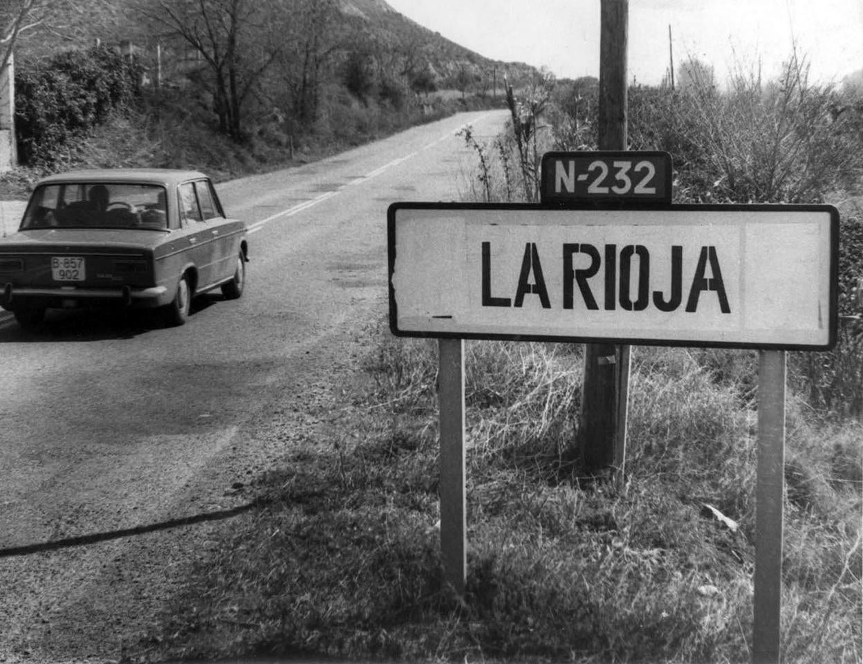 Pintada sobre el cartel que marcaba la entrada a la entonces provincia de Logroño en la N-232, en 1978. 