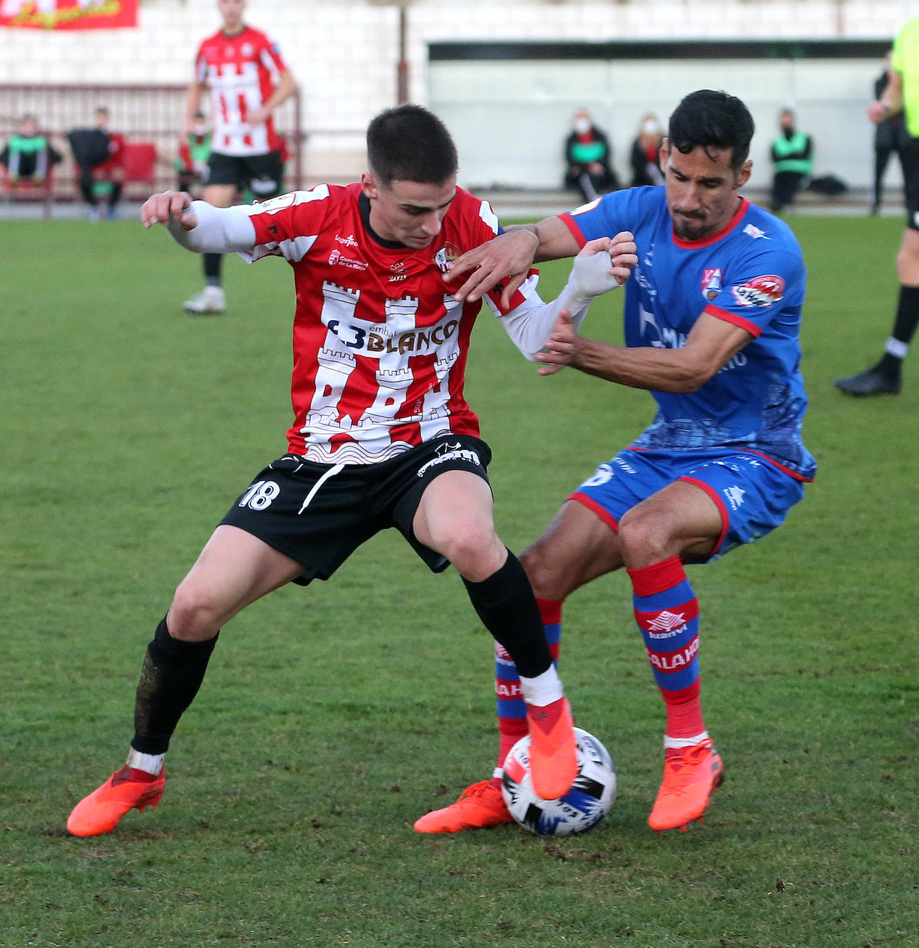 Empate sin goles en el derbi riojano entre la SDL y el Calahorra. 