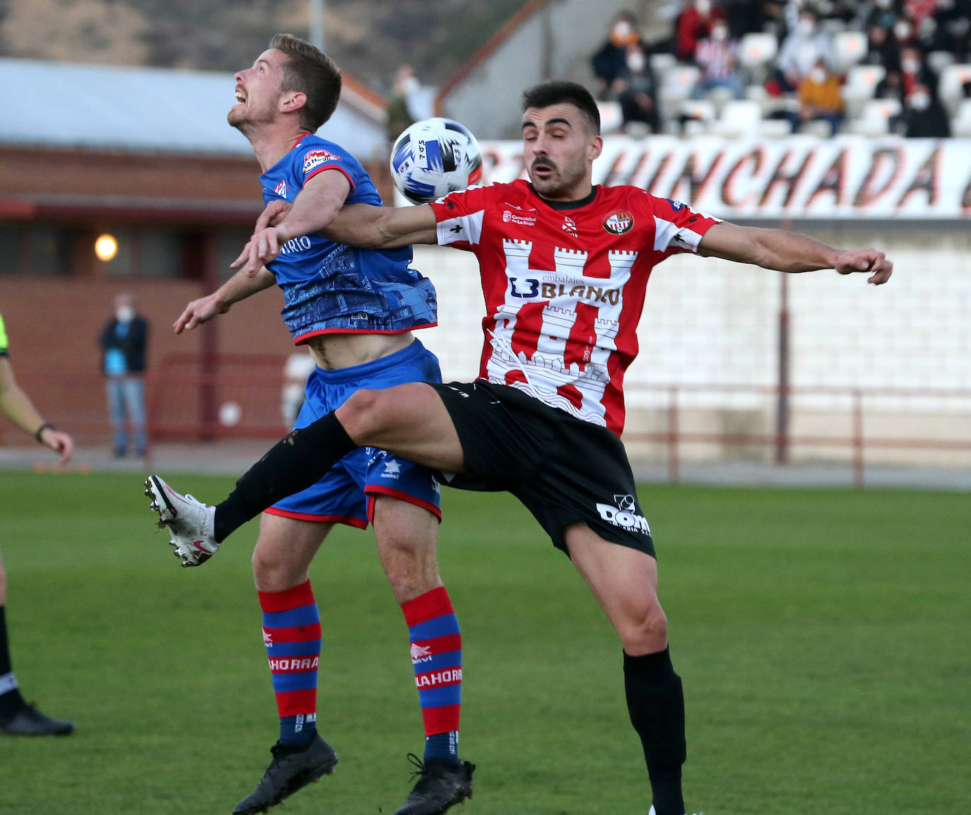Empate sin goles en el derbi riojano entre la SDL y el Calahorra. 