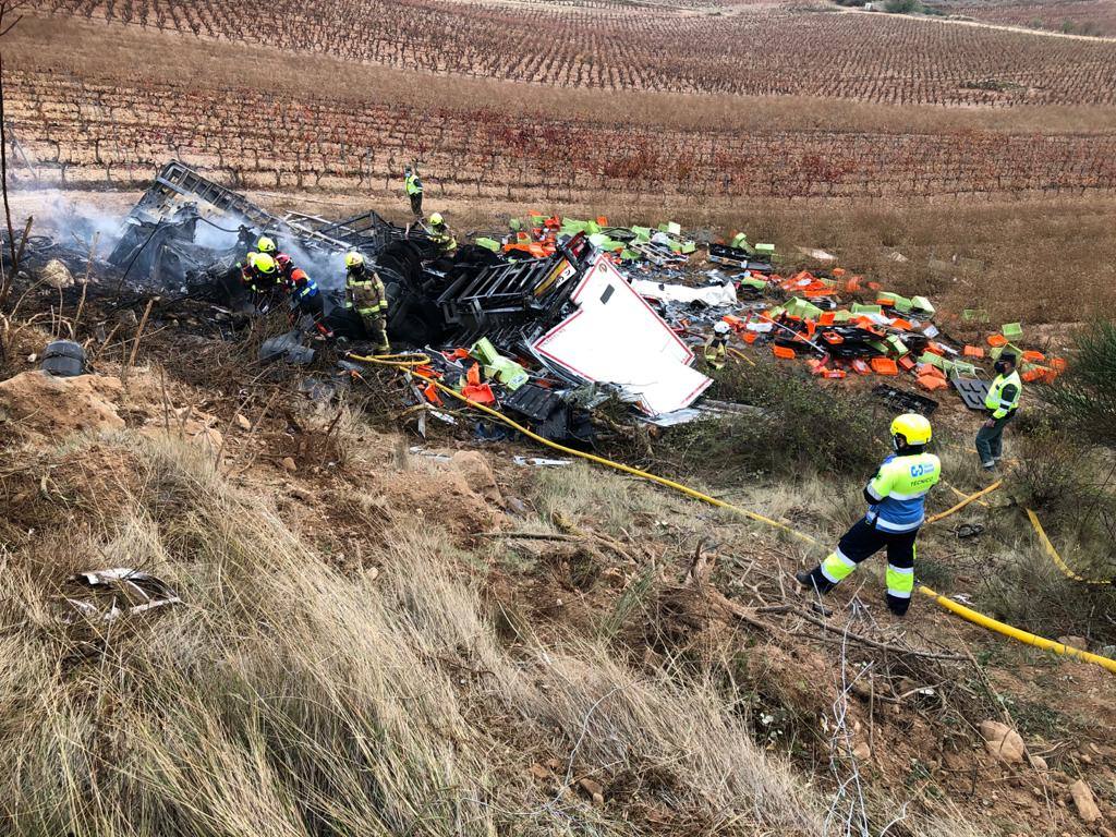 Imagen secundaria 2 - Un camionero de 52 años fallece tras un accidente en la AP68 a la altura de Cenicero