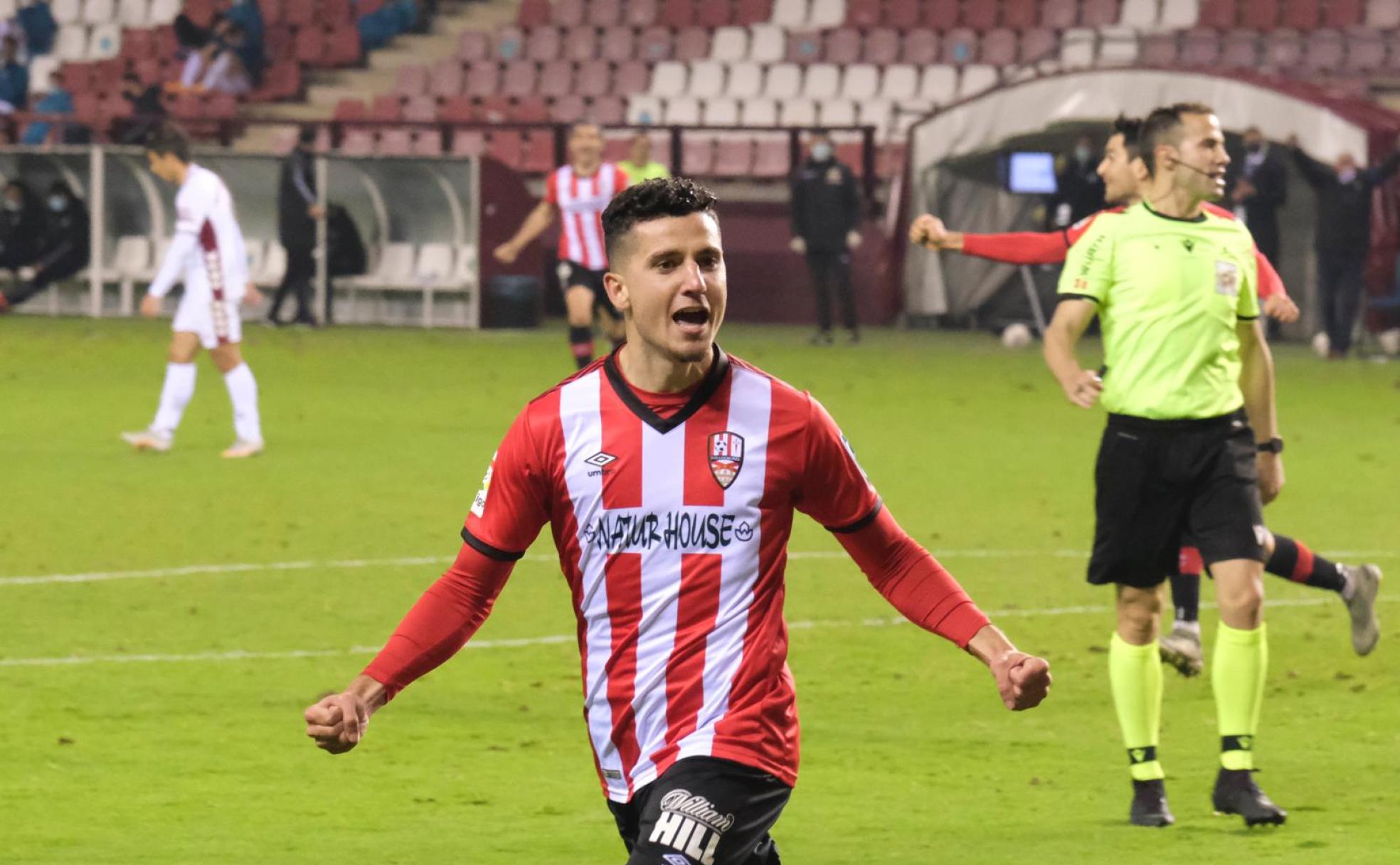 Sierra celebra su gol.