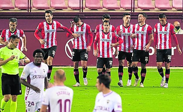 Cada jugador cumple con su papel