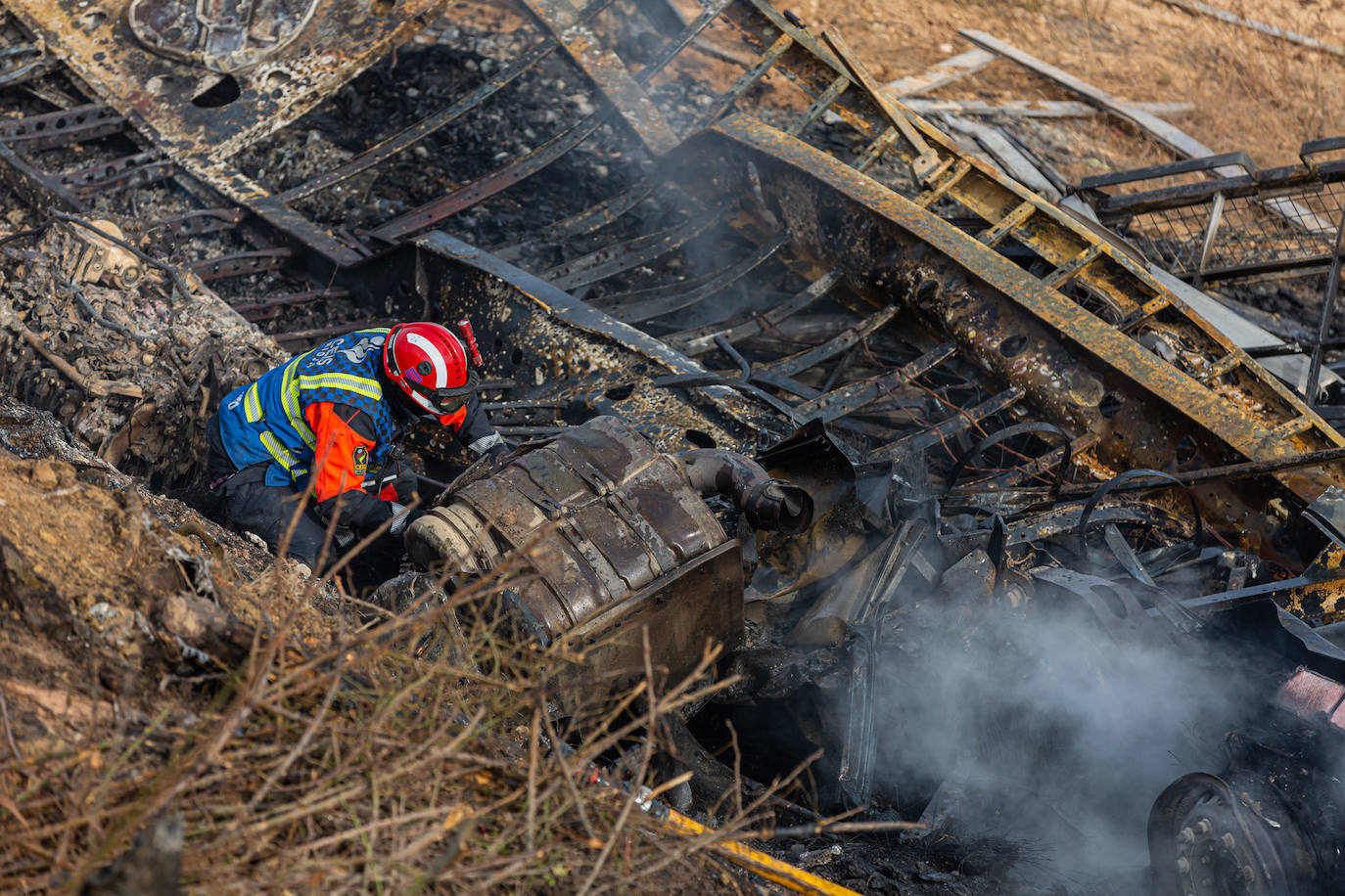 En este terrible suceso, los bomberos han tardado cinco horas en hallar el cuerpo de la víctima
