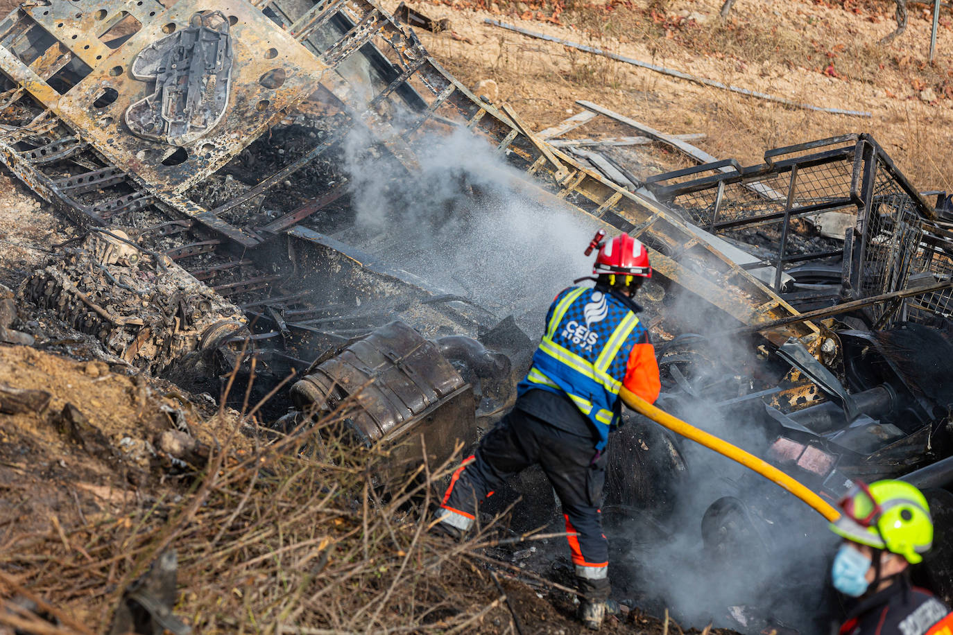 En este terrible suceso, los bomberos han tardado cinco horas en hallar el cuerpo de la víctima