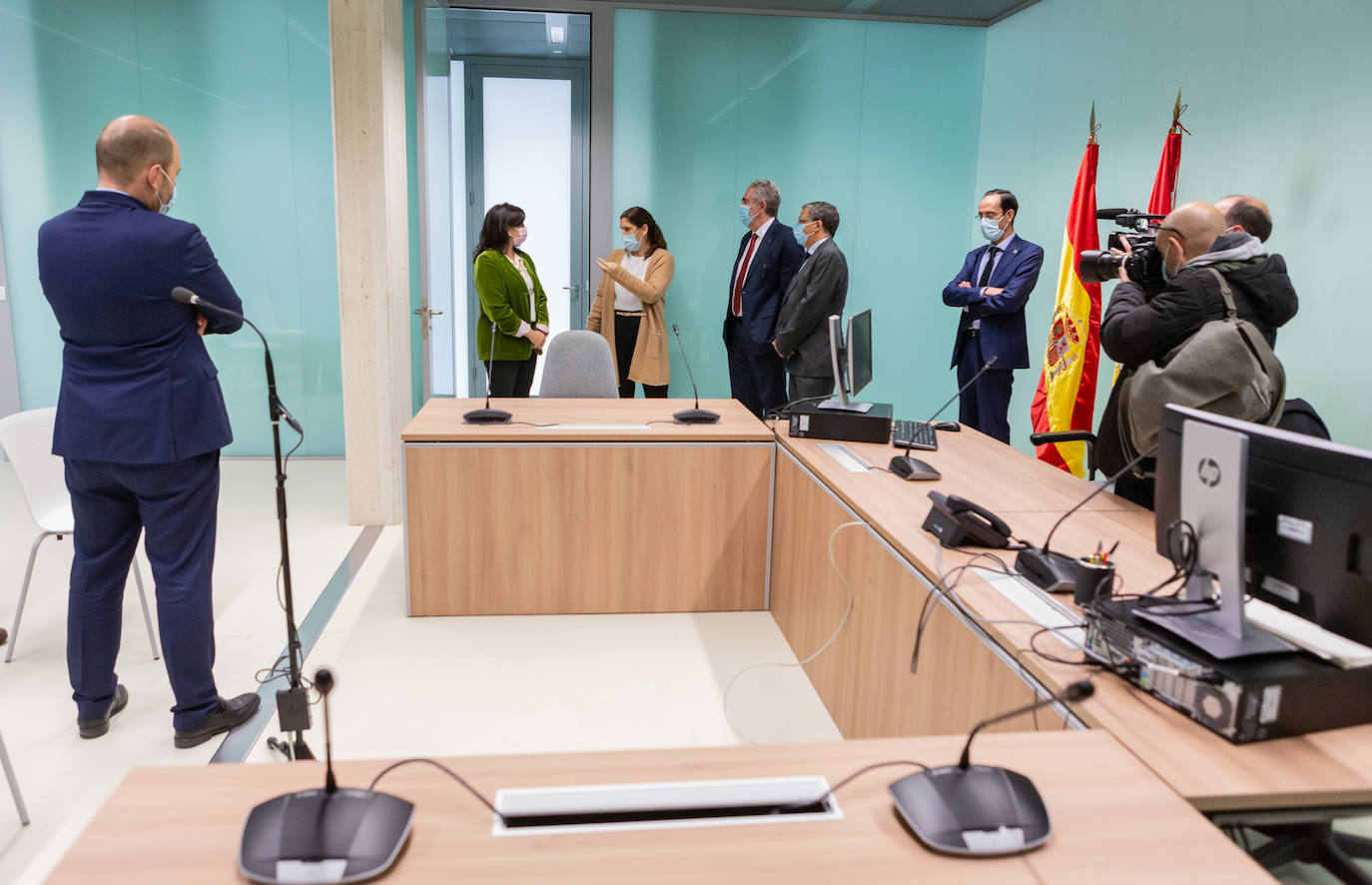 Visita de la presidenta del Gobierno de La Rioja a la nueva sala de vistas del Juzgado de Violencia sobre la Mujer.