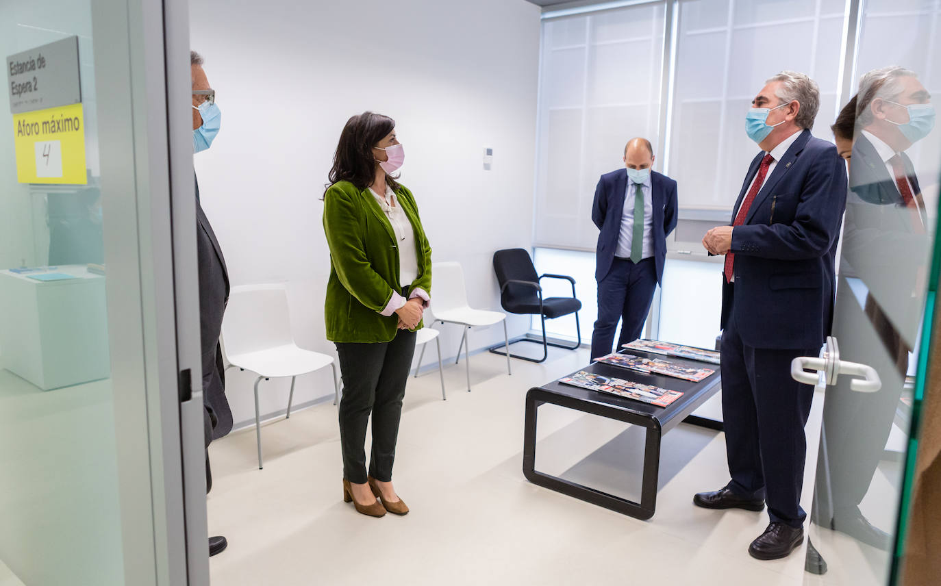 Visita de la presidenta del Gobierno de La Rioja a la nueva sala de vistas del Juzgado de Violencia sobre la Mujer.