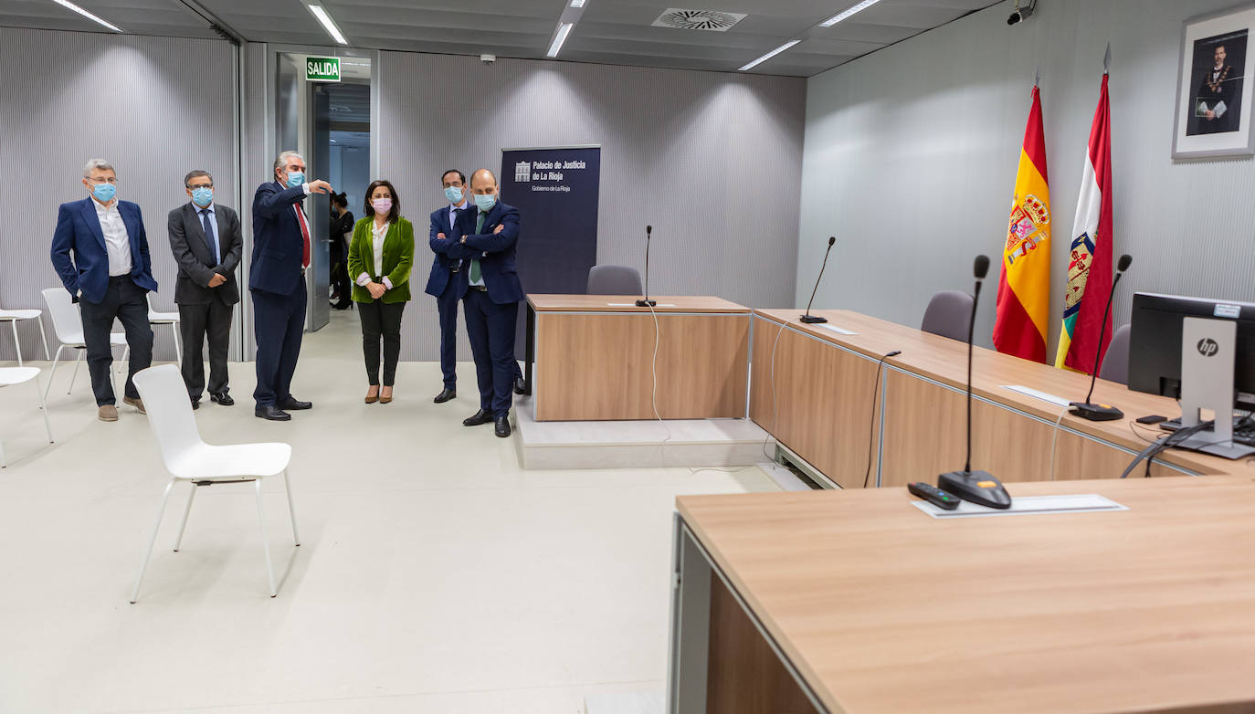 Visita de la presidenta del Gobierno de La Rioja a la nueva sala de vistas del Juzgado de Violencia sobre la Mujer.