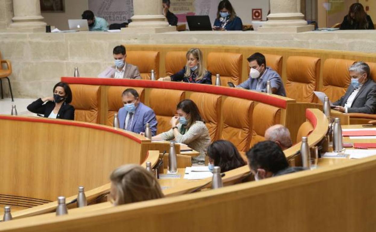 El PP critica la «chapuza» de incluir en las Cuentas 18 altos cargos ya cesados