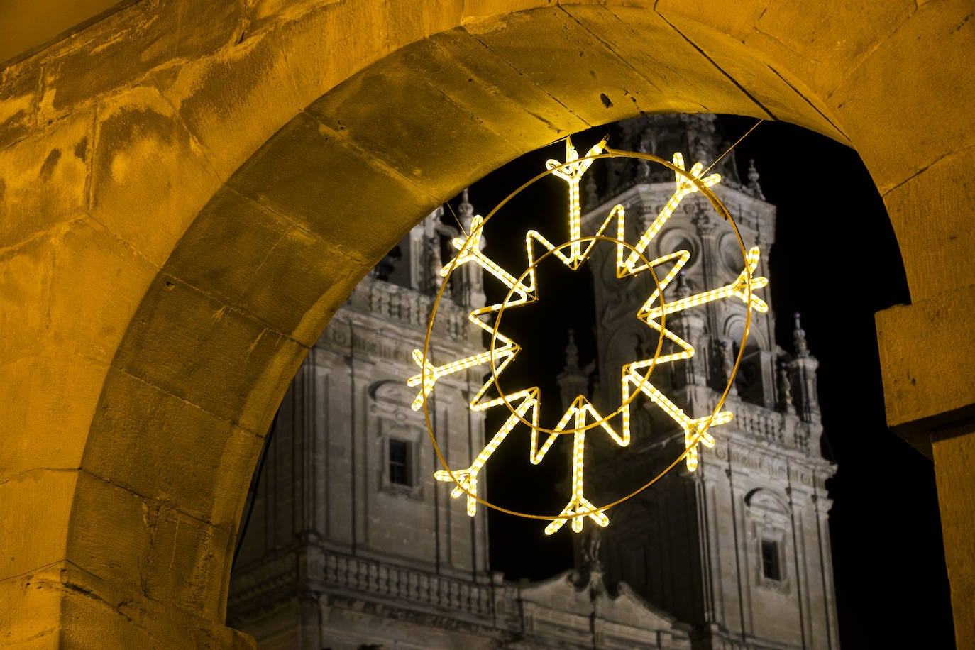 Primer encendido de las luces navideñas.