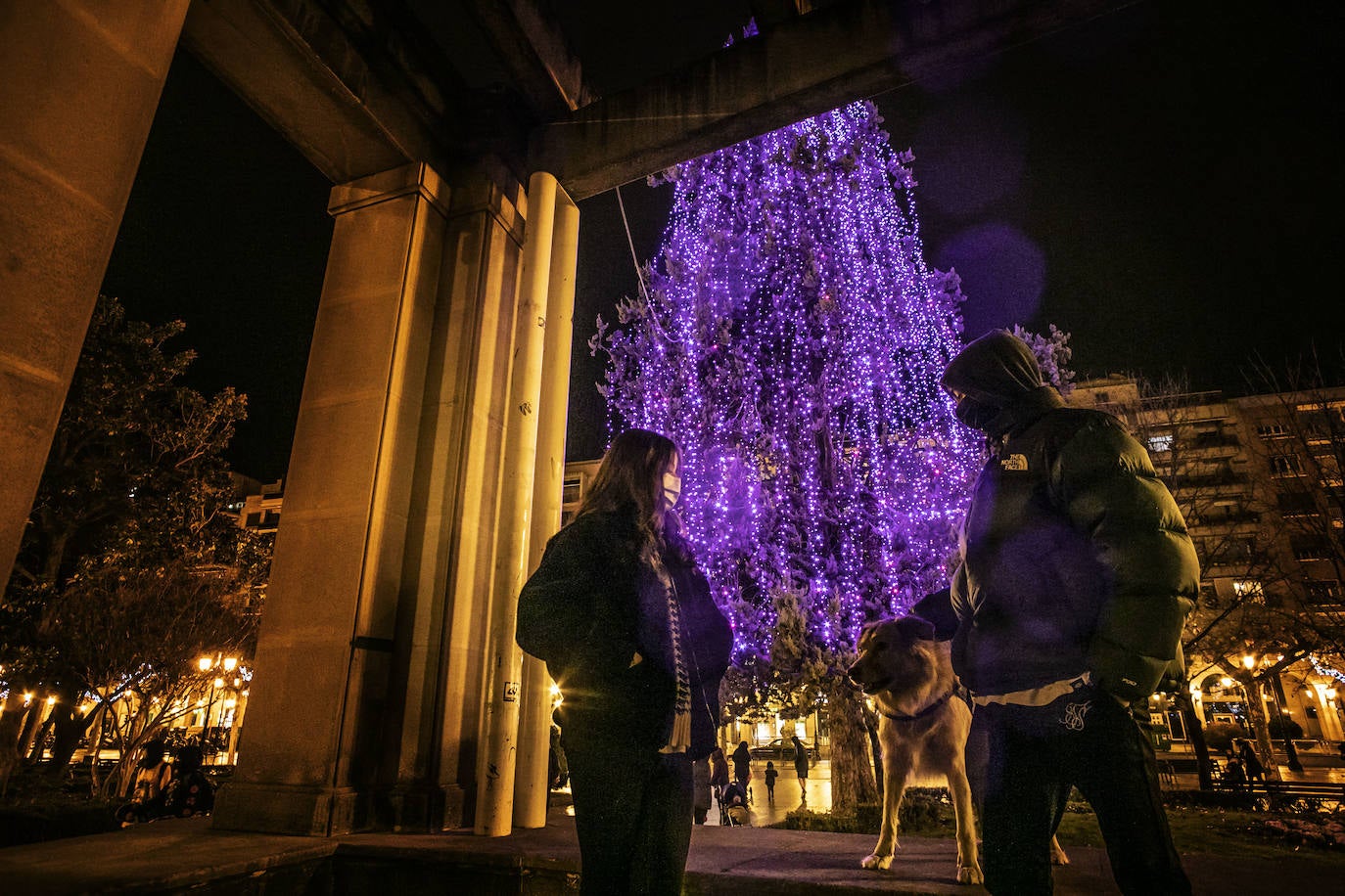 Primer encendido de las luces navideñas.