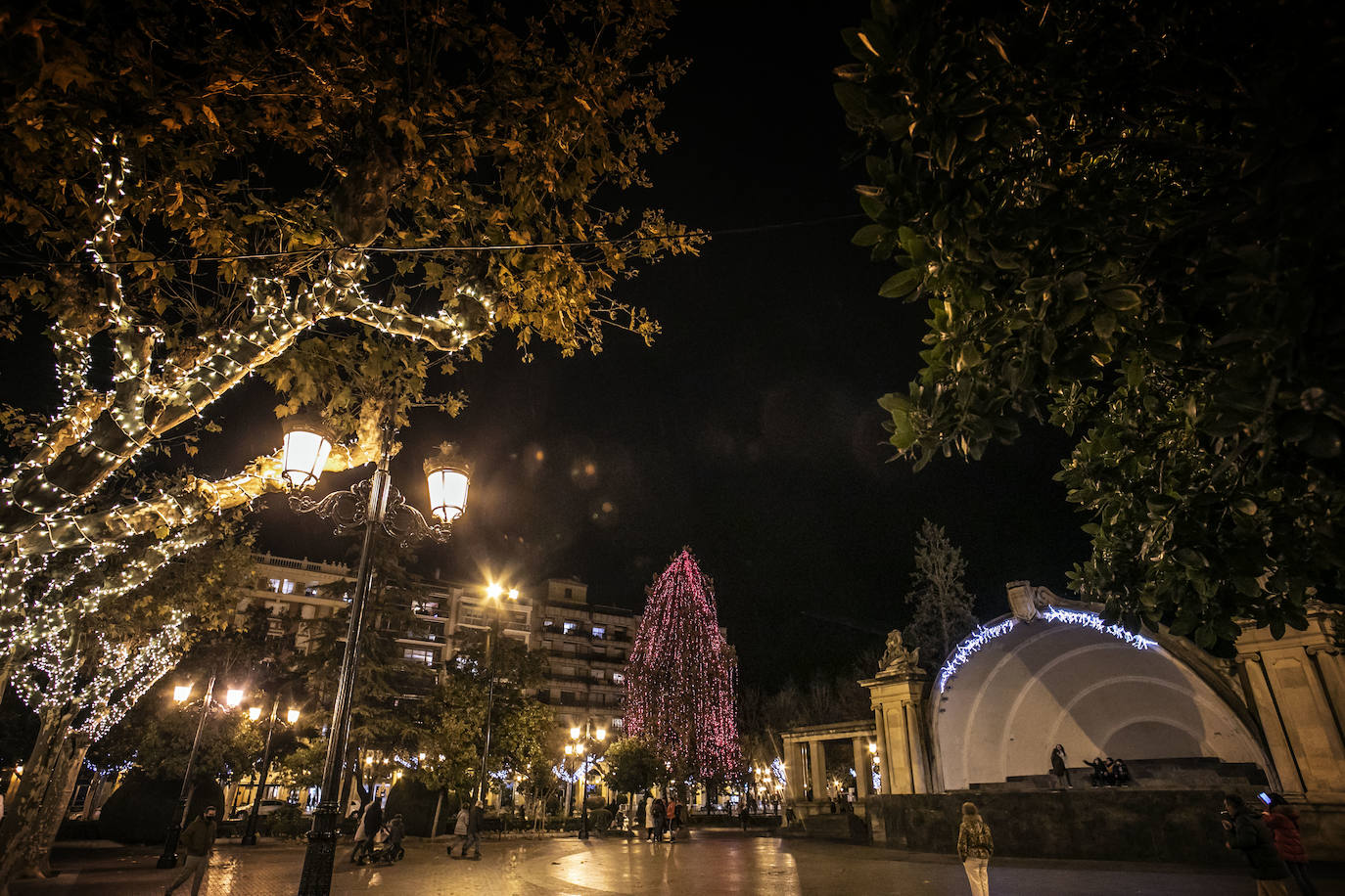 Primer encendido de las luces navideñas.