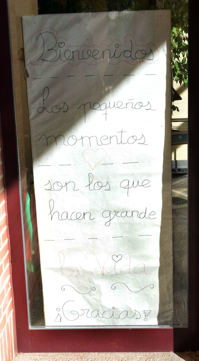 Los centros de mayores reabren sus puertas para comenzar con las primeras visitas de los familiares.