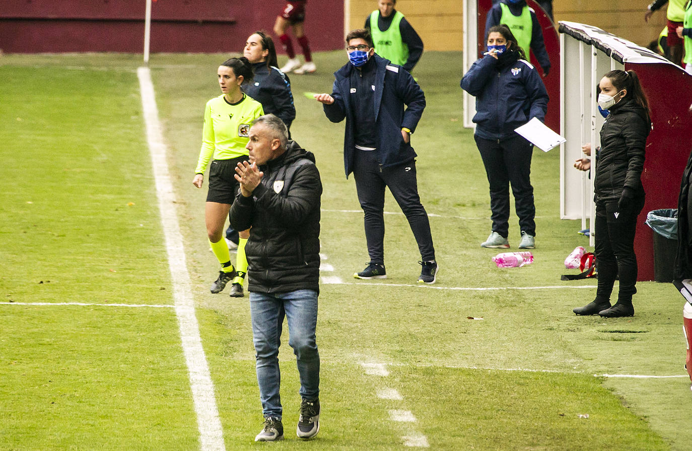 Las riojanas salvan un punto en el tiempo añadido y siguen sin ganar