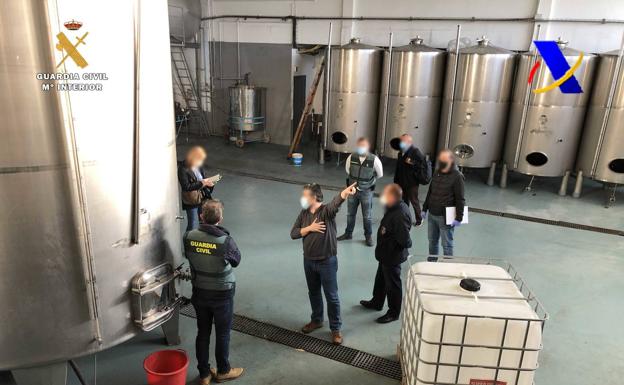 Desmantelada en La Rioja, Jaén y Ciudad Real la mayor red de falsificación de whisky en España