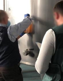 Imagen secundaria 2 - Desmantelada en La Rioja, Jaén y Ciudad Real la mayor red de falsificación de whisky en España