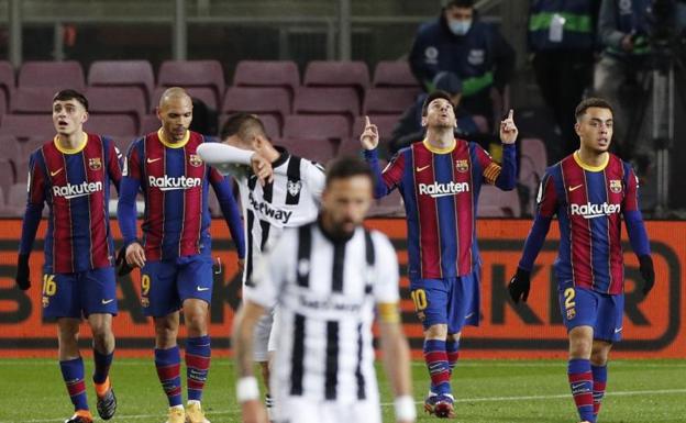 Leo Messi celebra su gol que valió el triunfo ante el Levante. 