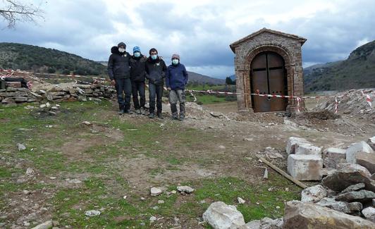 El equipo de arqueólogos. 