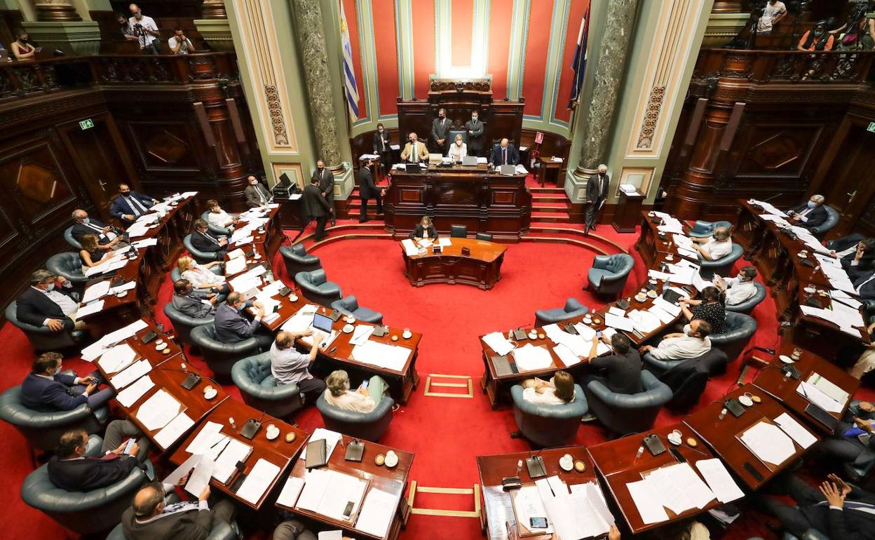 Sesión plenaria en el Parlament.