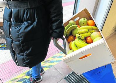 Imagen secundaria 1 - Recogidas de alimentos en el centro que Cáritas tiene en la calle Manantiales, 12, de Cáritas. 