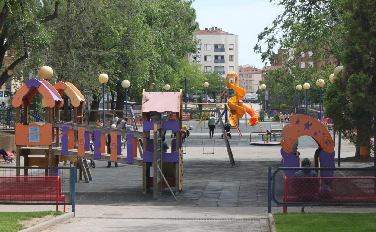 El Ayuntamiento acometerá la mejora del parque de los Tubos. 