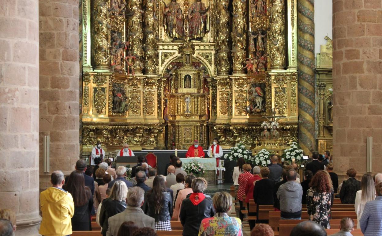 Imagen de archivo de la misa por los santos patronos el pasado septiembre en San Cosme y San Damián. 