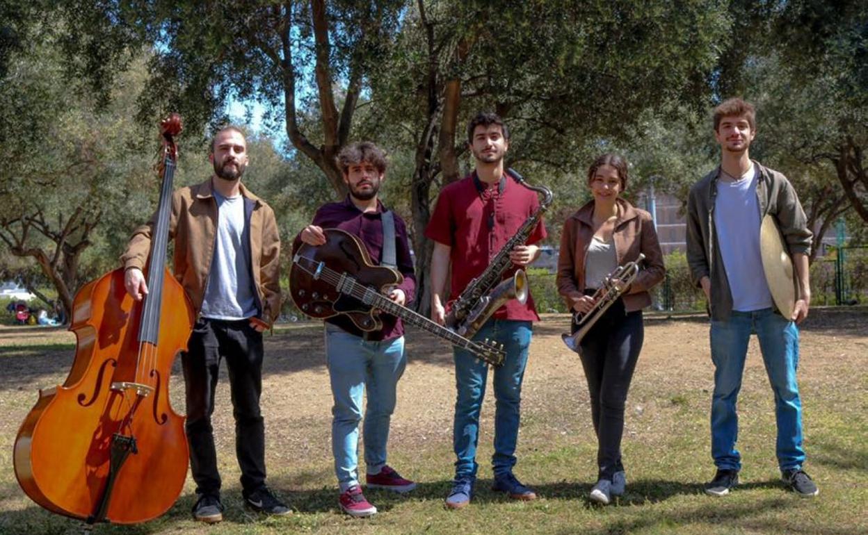 El joven quinteto liderado por la cantante y tompetista Armengou. 