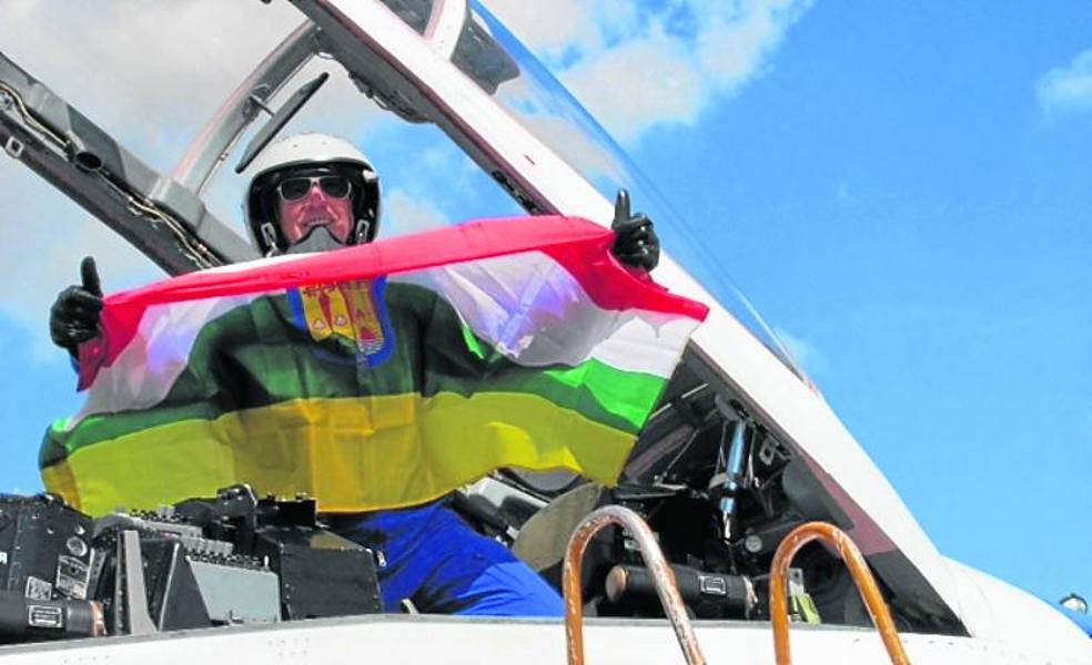 Ramón Madorrán llevó la bandera de La Rioja al espacio.