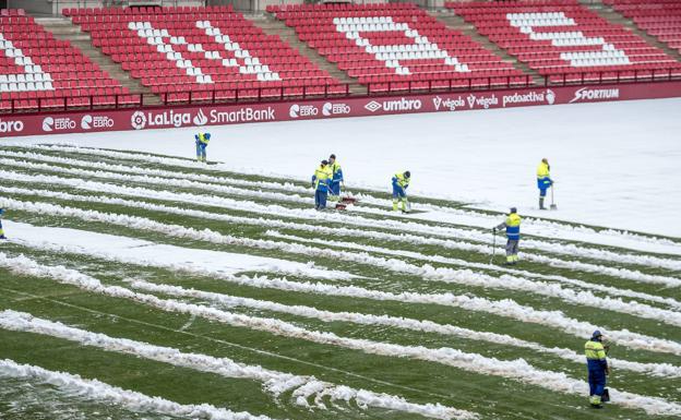 Imagen principal - La nieve también cubre Las Gaunas