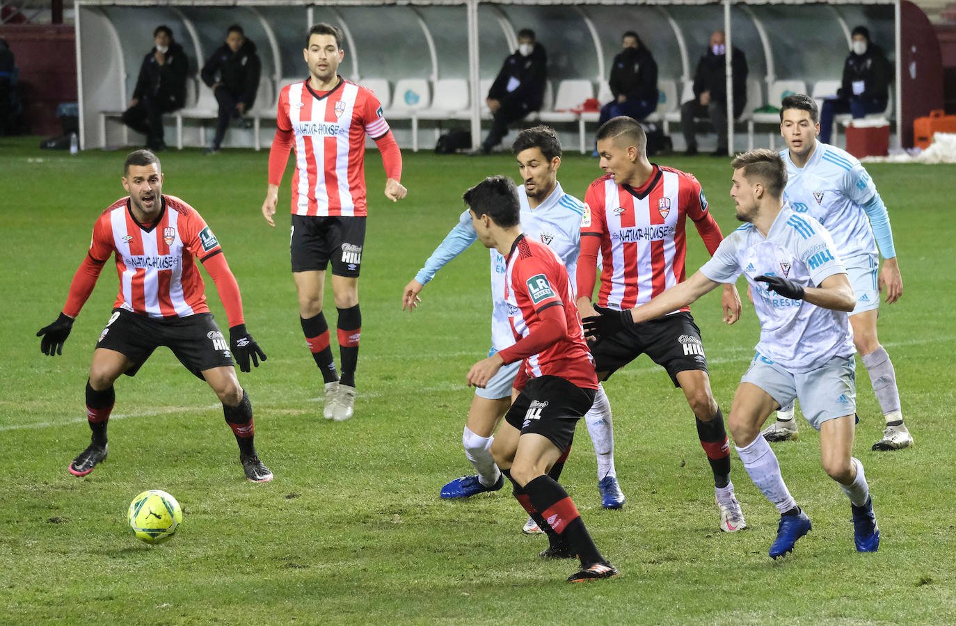 Los blanquirrojos se han impuesto al Mirandés en un choque marcado por el estado del terreno de juego tras la nevada caída en la capital riojana