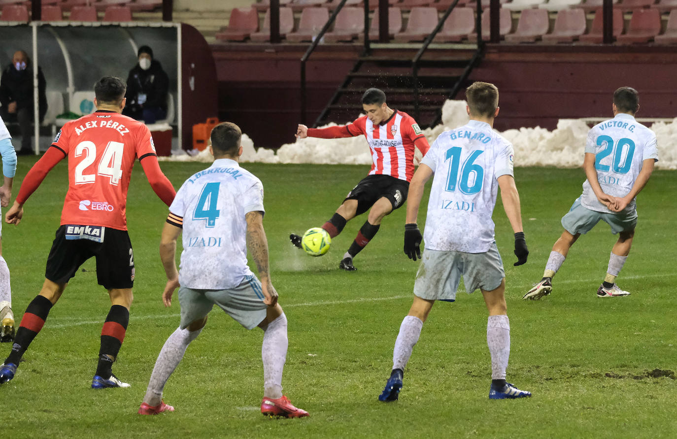 Los blanquirrojos se han impuesto al Mirandés en un choque marcado por el estado del terreno de juego tras la nevada caída en la capital riojana